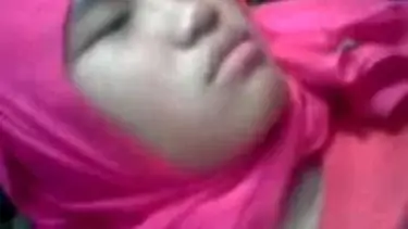 Ukhti Hijab Cantik Pasrah Di Hutan Sepi
